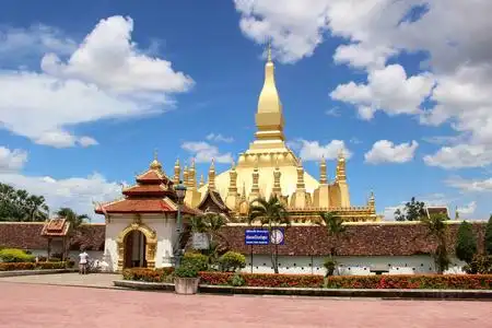 老挝凯旋门著名的万象帕图西, 是这座城市的地标之一.