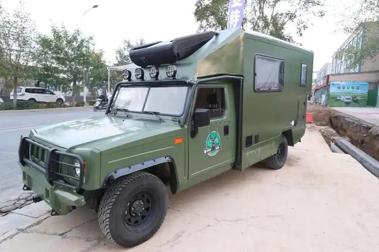 都市丛林 北汽勇士 越野房车 横床版车身外观
