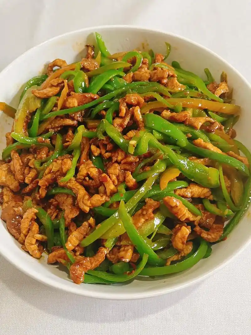 青椒炒肉丝  11566准备食材 1.青椒,切丝 2. - 抖音