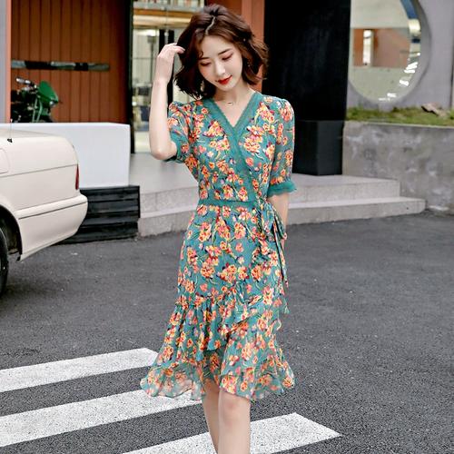 法式碎花连衣裙女夏天2021年新款夏装小个子收腰显瘦气质碎花裙潮