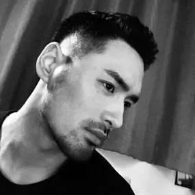 黑白男生头像成熟稳重