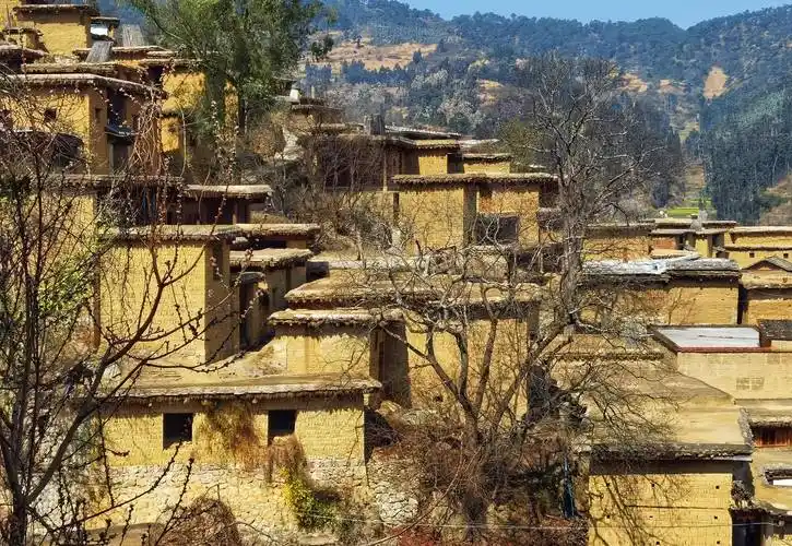 风景美丽的山村这种建筑样式还有一个独特之处,土掌房把村中数百户