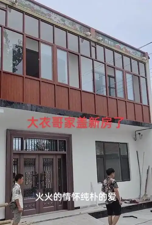 为儿媳盖800平豪宅,大衣哥自己却开始卖废品,赚20块买馍吃一周