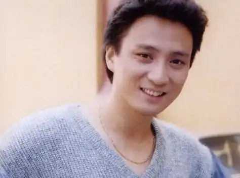 汤镇业携妻女回香港探亲,与前妻子女聚会,两对双胞胎子女罕同框