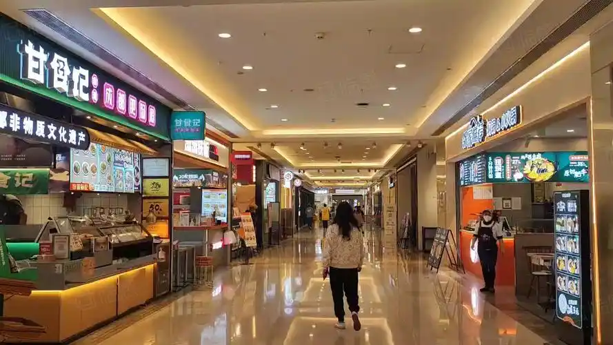 (转让) 九方购物中心,全天人流不断,餐饮集中,液态不限,免审核.