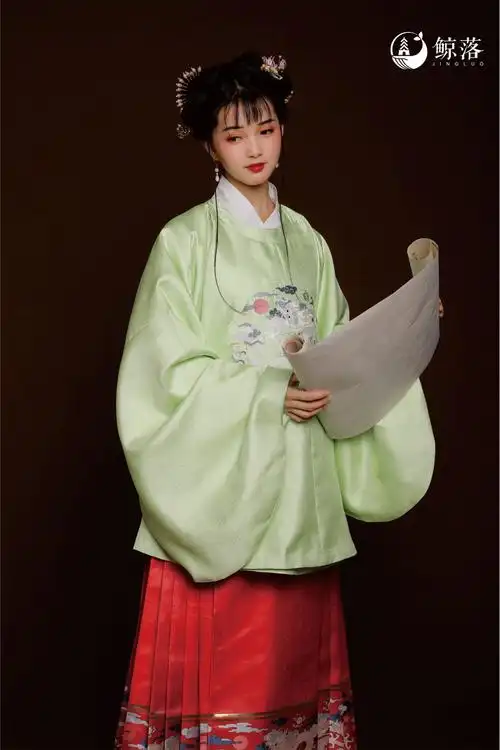 长安鲸落坊国士无双绣花明制圆领袍女款汉服现货全款