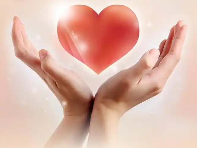 在登陆qq的图标上显示这一个用双手托起的爱心,拒绝冷漠,传递温暖,小