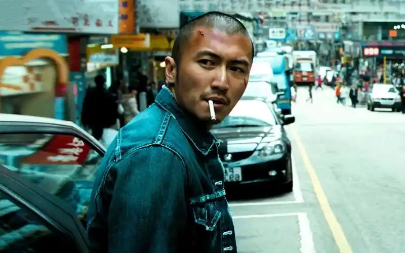 谢霆锋入行15年封帝之作,堪称动作片中的经典!《线人》