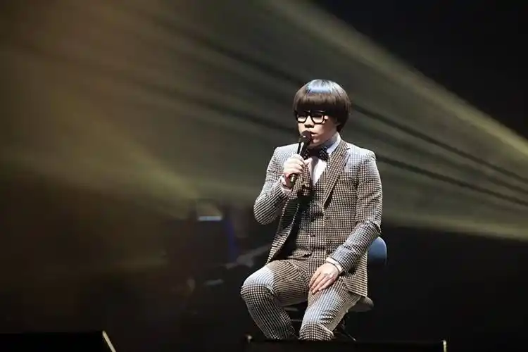 8位歌手今昔对比,有人未婚生娃,有人直播卖艺_梁博_李琦_吴莫愁