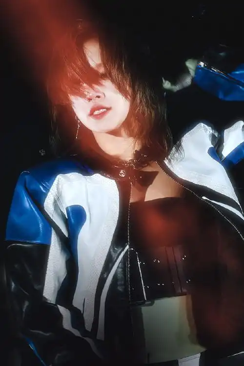 宋雨琦赛车服短发造型