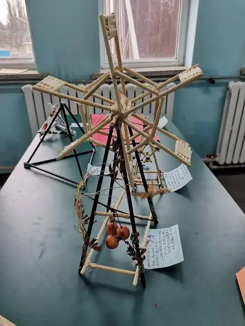 点线面体构建几何人生 ——伊宁市第一中学立体模型制作大赛