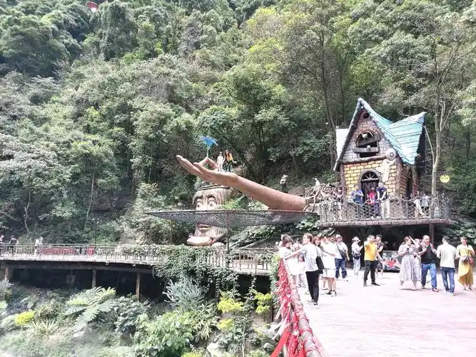 打卡广东清远古龙峡佛手