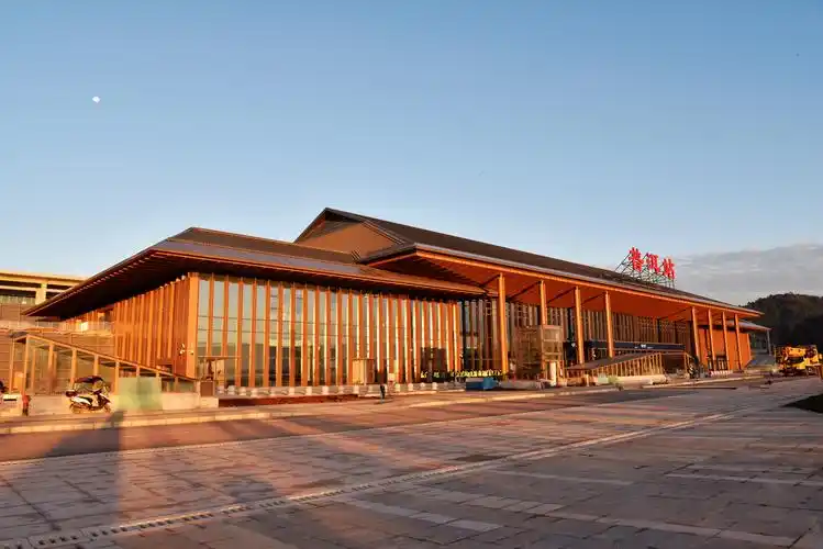 中老铁路明日全线开通澜沧号动车带你游览两国秀美风光