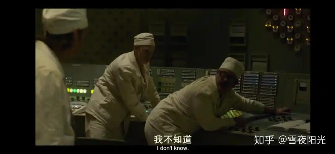 之后镜头切换到切尔诺贝利核电站控制室内,主要人物迪亚特洛夫登场,他