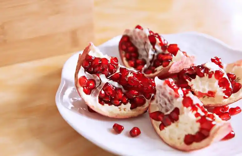 石榴籽可以吃而有味道石榴皮也能喝