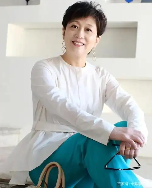 讲究的是一种意境,也是一种气度,穿衣同样如此,尤其是中年女性,穿搭时