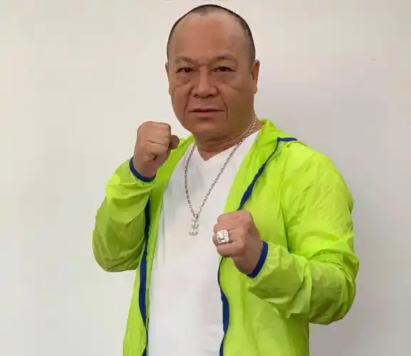 香港知名男星,资深艺人吴志雄(大佬b),已经在内地发展多年.