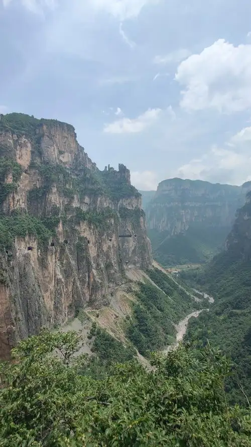 神龙湾挂壁公路