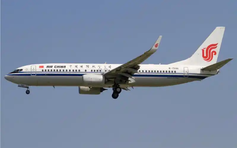 国航波音737800型客机推出流程