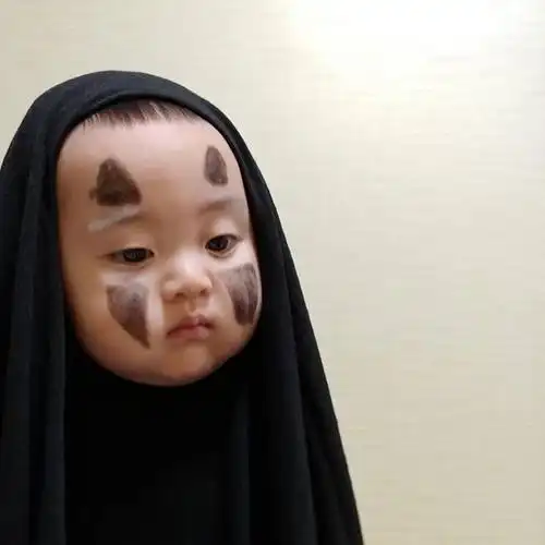 韩国搞怪弟弟要不要这么好笑,小孩的身体长了一张江湖味十足的脸