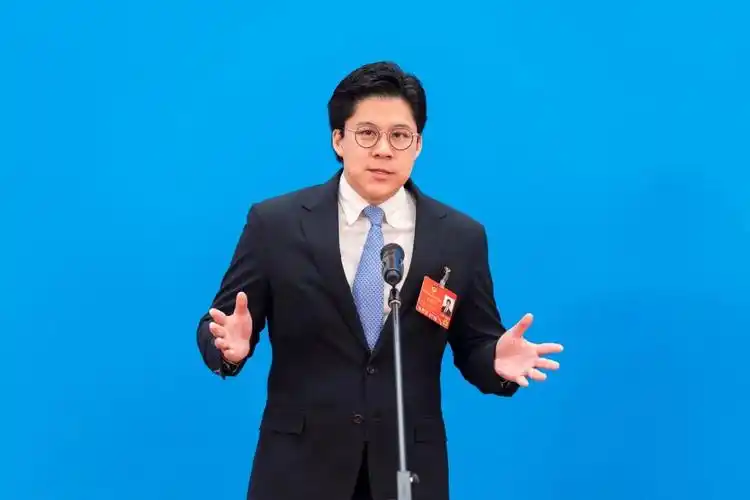 全国政协委员,香港特别行政区立法会议员 霍启刚 (王达 摄)