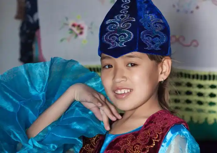 哈萨克女孩曲娃克