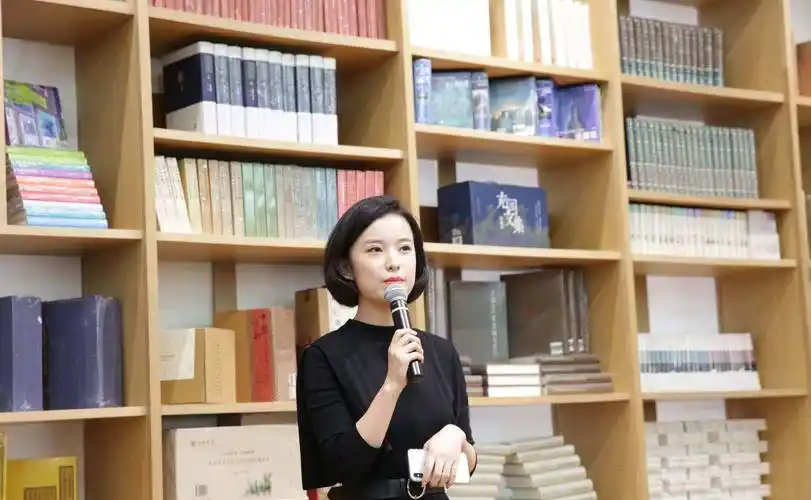 李子涵,安徽籍90后美女主持人,这位浙传校花,与景甜真假难辨_卫视