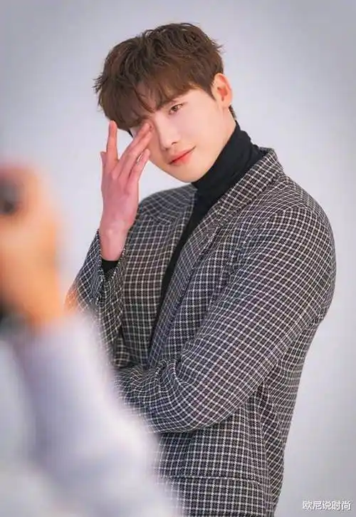 李钟硕是"西装杀手"?各种颜色轻松驾驭,快收藏给男朋友看