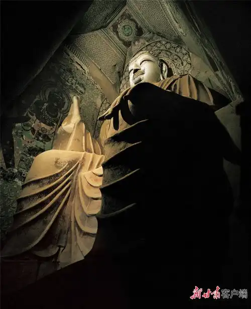 甘肃敦煌莫高窟第130窟弥勒大佛像-盛唐 (吴健 摄影)