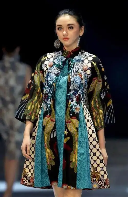 绝美的东南亚服饰不看就亏了