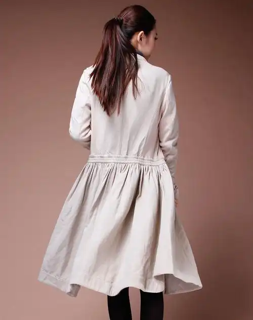 米杏色时尚钮扣长袖风衣