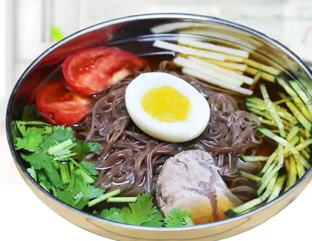 第一次吃朝鲜族冷面,又酸又辣又冰,那个透心凉,太适合夏天吃了