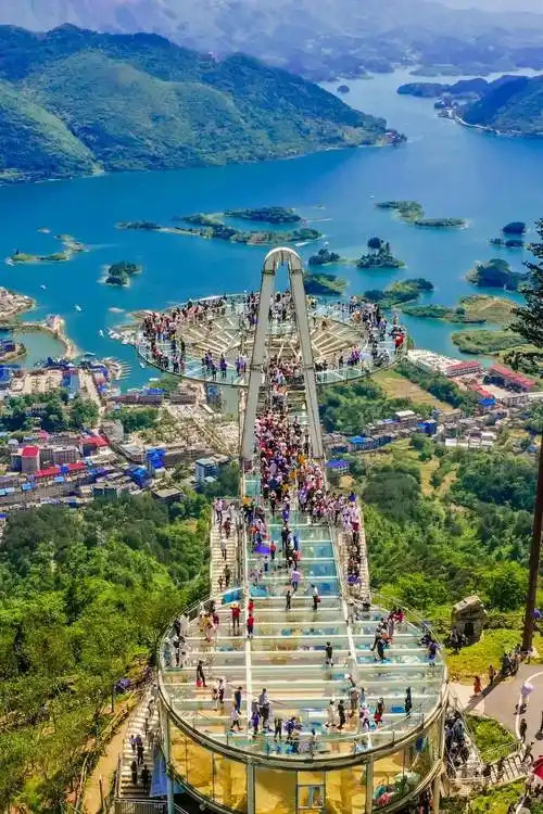 天空之城景区天空之城景区位于黄石市阳新县王英镇,坐落在仙岛湖北麓