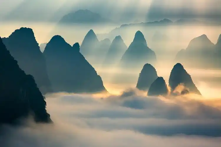 群山云海日出图片