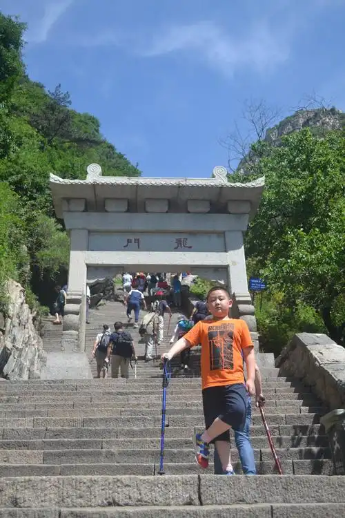 那年端午节我们登泰山 游三孔