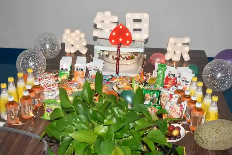 陪伴是最长情的告白淳业8月员工生日会