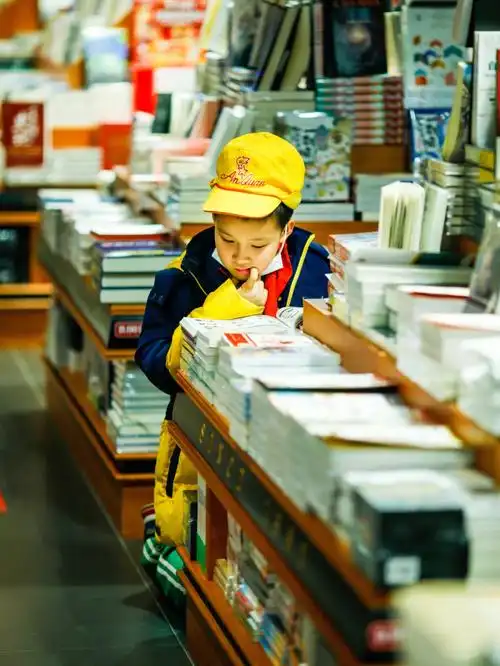 小朋友看书的认真劲,感觉自己在缺失#西西弗书店  #读书笔记  #人间