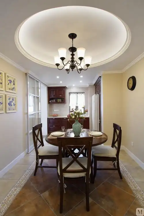 右手边来到我们的餐厅,由上至下,顶面走边,门套3744_5616竖版 竖屏