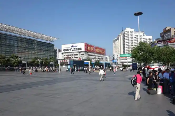 消夏计划#【原创】上海火车站南广场一瞥(组图)