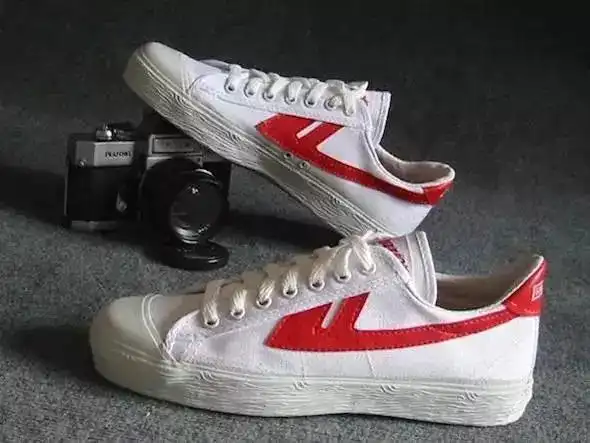 国民品牌回力鞋新乡胖东来大胖新柜热销国货潮鞋带您领略别样时代情怀