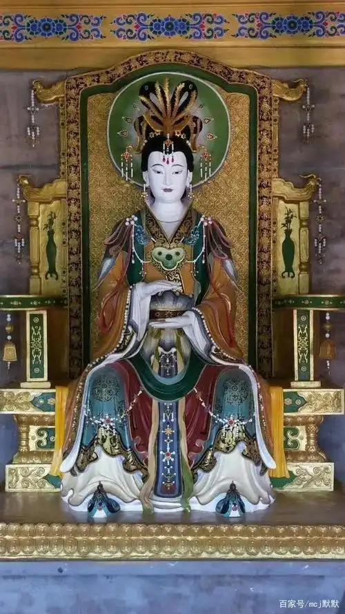 其实王母娘娘是后来才在神话故事中出现的神仙,她是西王母的另一个