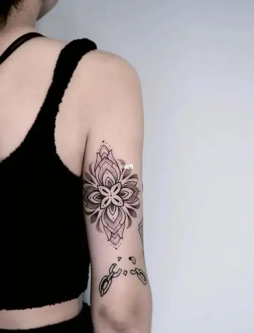 四叶草,啊 不对,四叶曼陀罗