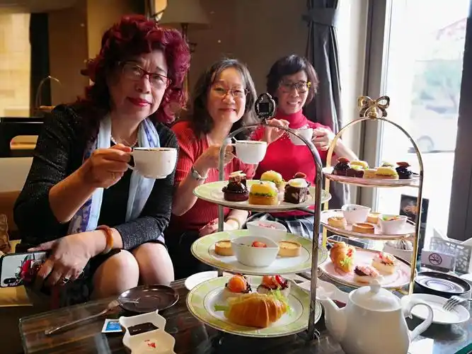 2020年11月19日,姐妹们相聚在上海大厦喝下午茶