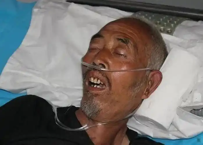 六旬老汉,深夜入院,抢救无效离世,儿子大哭:不该给你找老伴