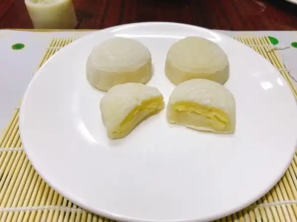 燕子_798做的冰皮月饼(奶黄馅)(香芋馅)