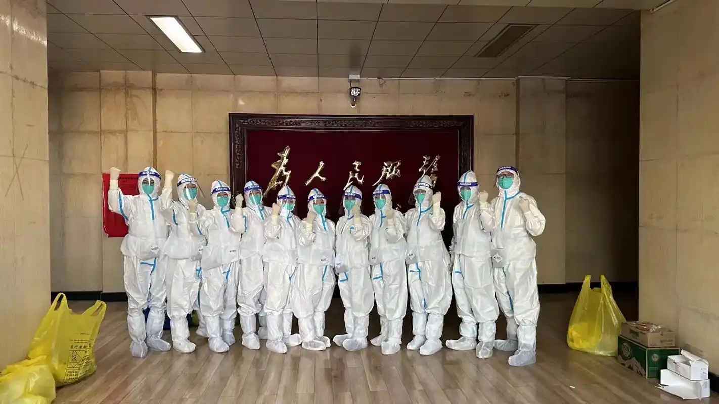 心疼我们的白衣战士,期待疫情早日过去,在春暖花开的季节里,你 - 抖音