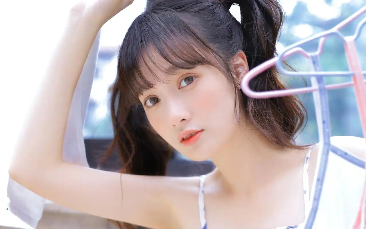 甜美可爱小女生清新夏日高清桌面壁纸