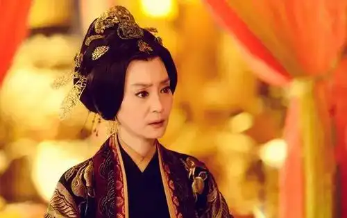 戏内悲情女主,戏外坎坷人生,她是古装剧里的太后专业户.