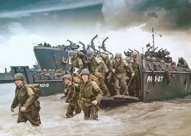 罕见的二战彩色老照片:美军坦克浩浩荡荡,英军士兵战死沙场.