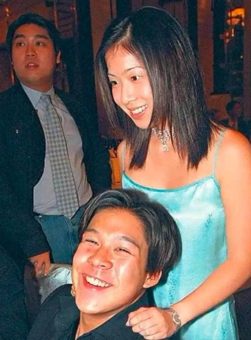 据悉,霍启刚20岁的时候,就与吕庆欣在一起了,可以说是青梅竹马